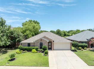 907 Hidden Lake Dr, Burleson, TX 76028