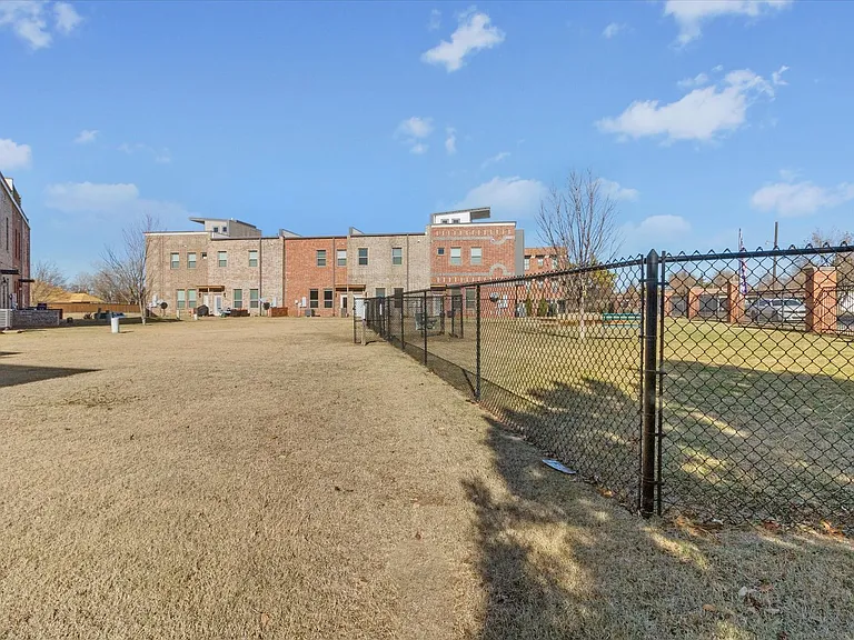 475 S Fretz Ave — Photo 32
