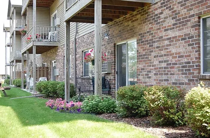 3400 Yorkshire Ln — Photo 5