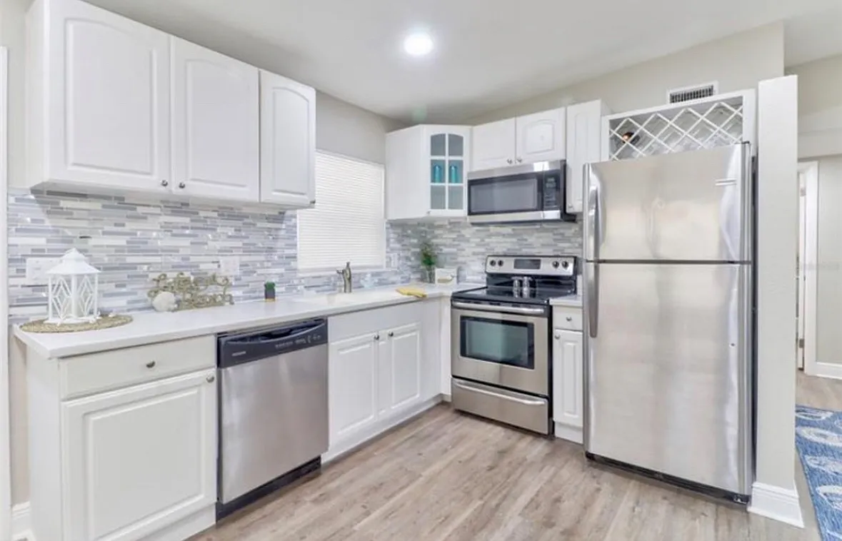 2 bed, 816 sqft, $1,800 — Photo 1