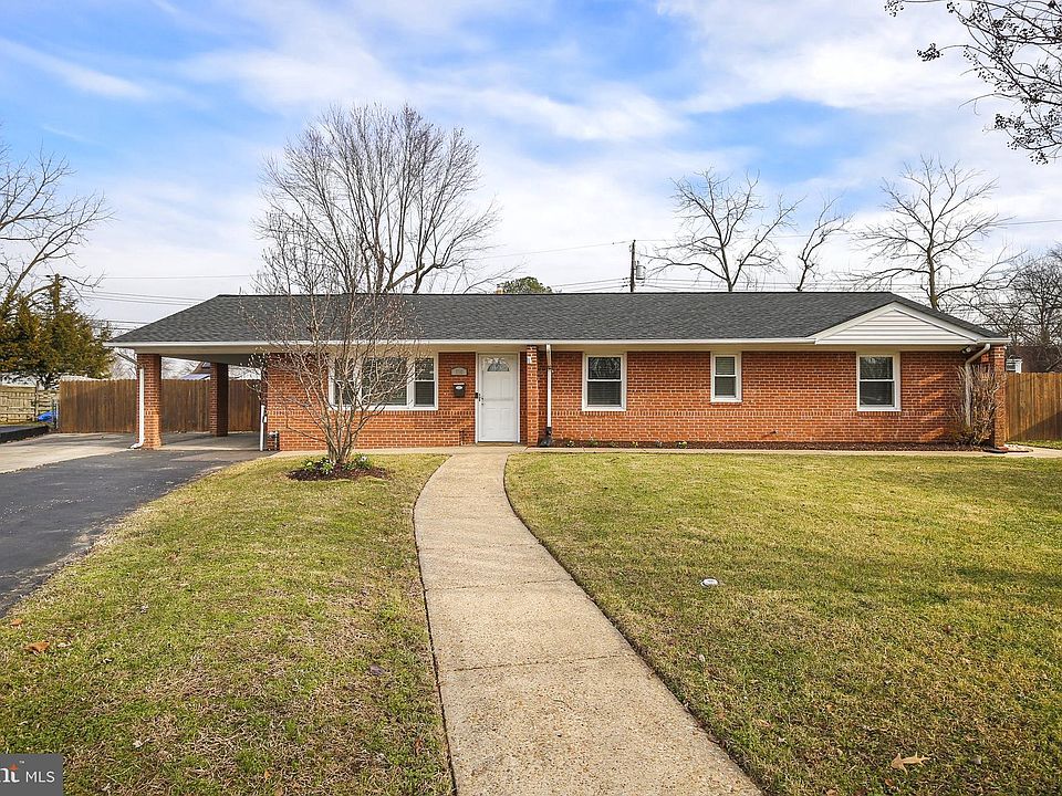 1st image of 136 Elm Dr