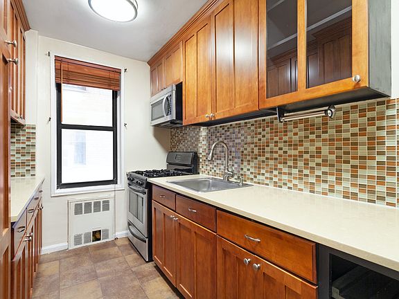 5th image of 9040 Fort Hamilton Pkwy APT 1E