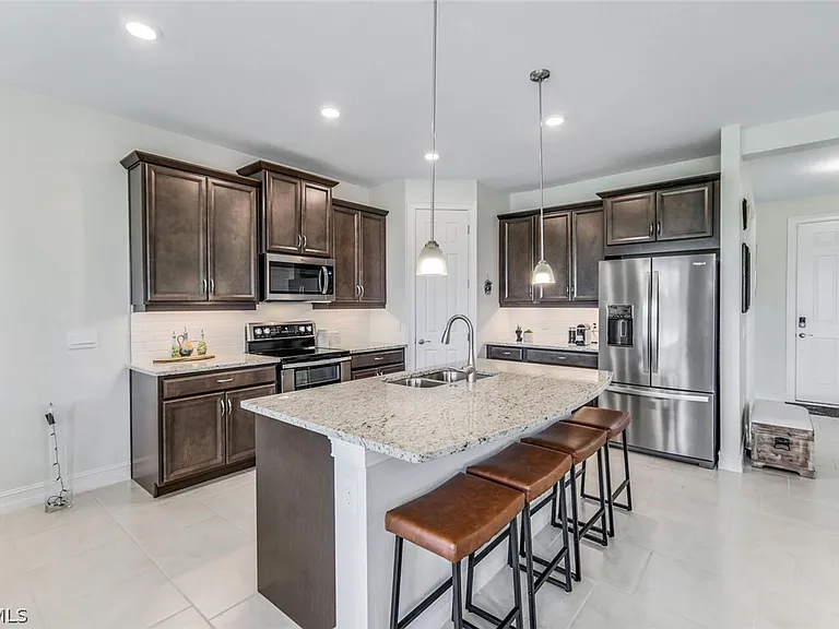 421 Coral Reef Pl — Photo 10