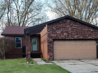 15 Champlain Dr, Springfield, IL 62707