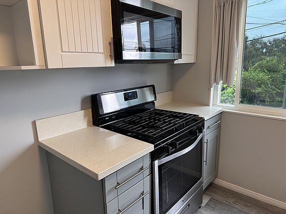 4th image of 3826 Swift Ave
