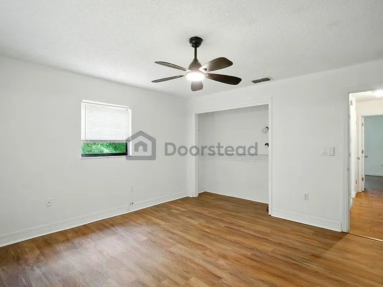Oakwood Ct — Photo 40