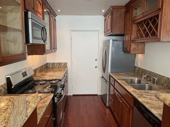 960 Larrabee St APT 126, West Hollywood, CA 90069