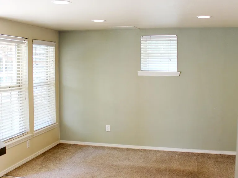 1002 NE B St — Photo 3