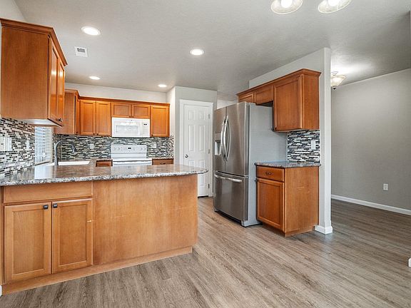 5th image of 19604 E Nora Ave
