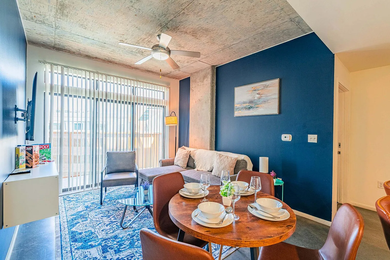 2 bed, 2.0 bath, 893 sqft, $3,037 — Photo 2