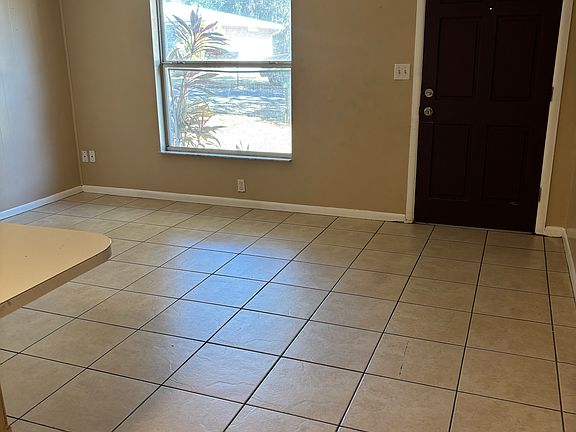 5th image of 4710 Fernery Ln Suite B