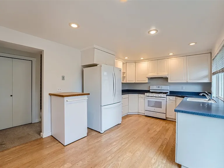 17308 NE 13th Pl — Photo 9