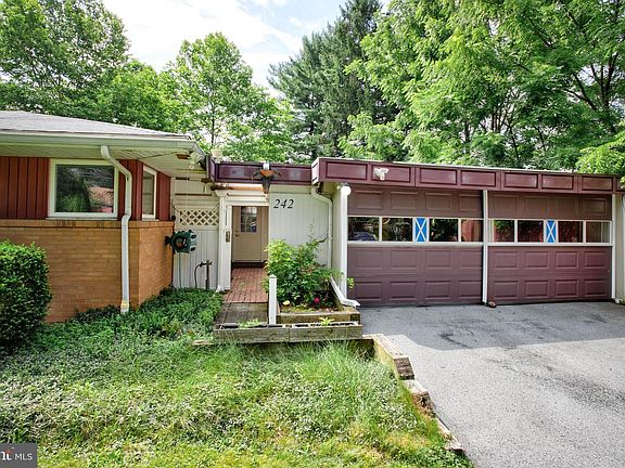 3rd image of 242 W Whitehall Rd