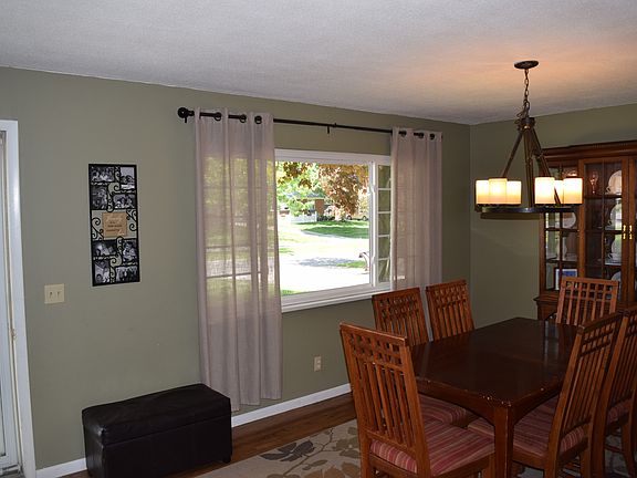 3rd image of 715 Fairwood Blvd