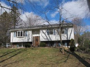 48 Putnam Rd, Hyde Park, NY 12538