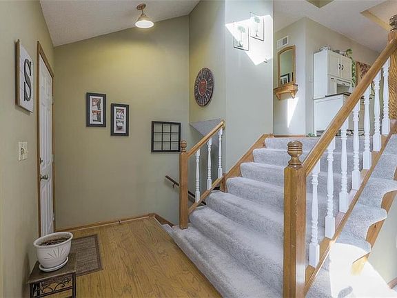 5th image of 601 NE Michael Dr