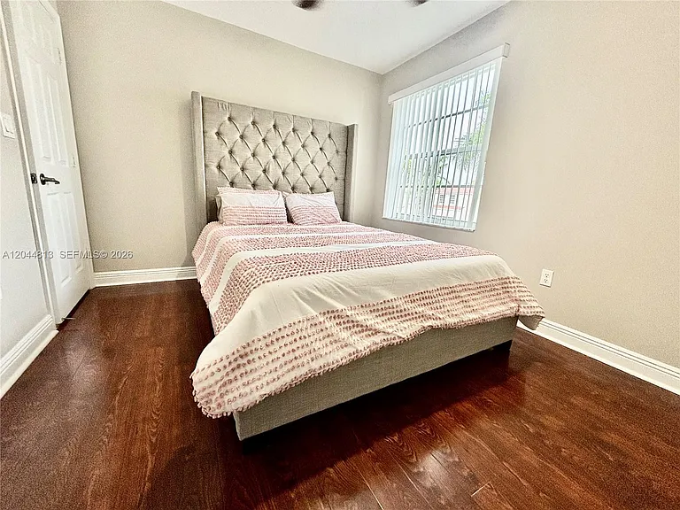 9109 Dupont Pl — Photo 34