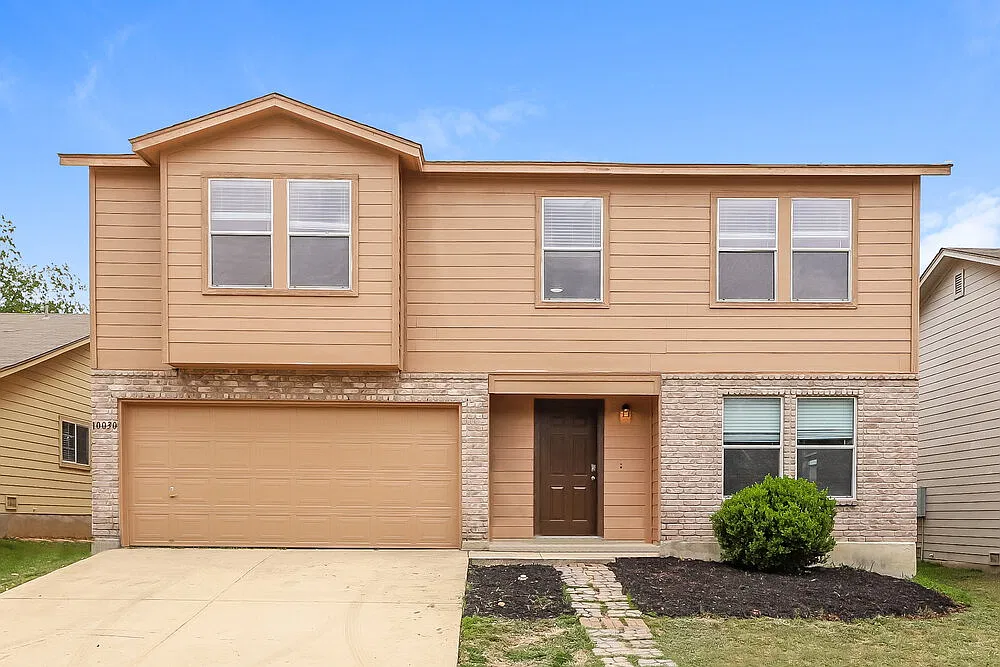 4 bed, 2.5 bath, 2719 sqft, $2,920 — Photo 1