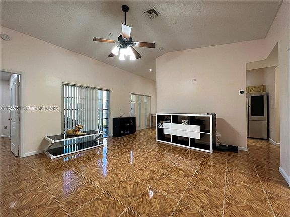 2nd image of 21250 NE 9th Ct APT 4