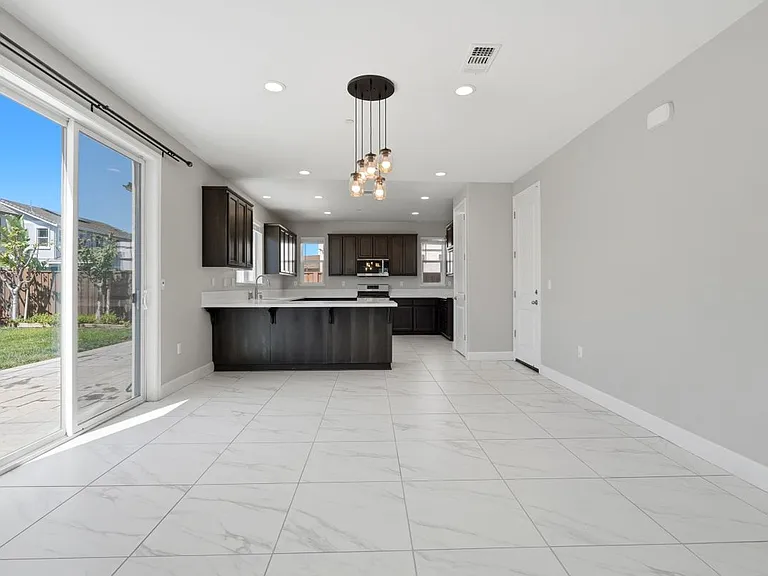 453 Diamond Peak Ln — Photo 17