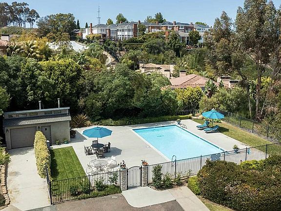 5th image of 6689 La Jolla Scenic Dr S
