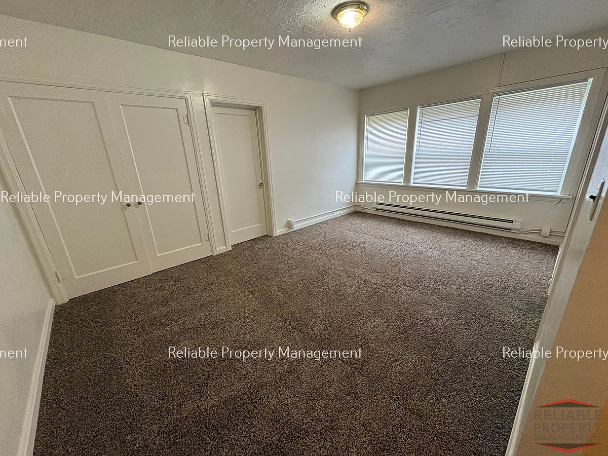 Building Photo - 525 Walnut St #18