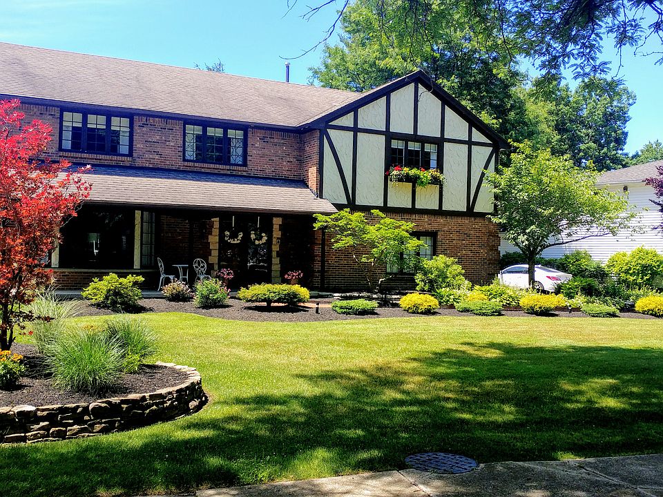 1st image of 12 Chapel Woods