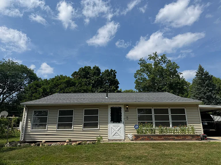 1033 Charlotte Ave — Photo 1