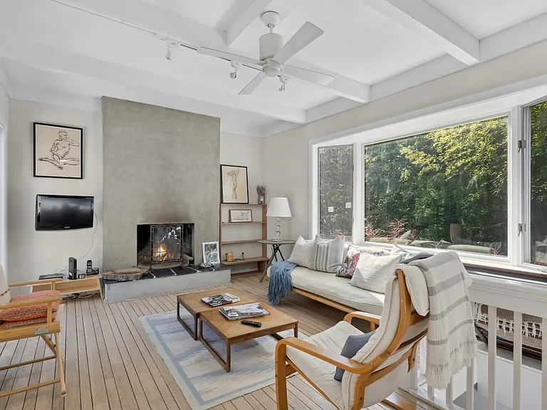Manor Ln — Photo 1