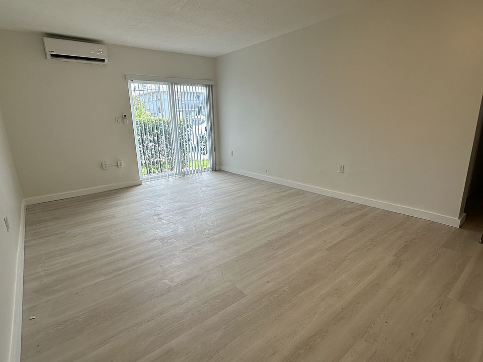 LIVING ROOM & DINING ROOM