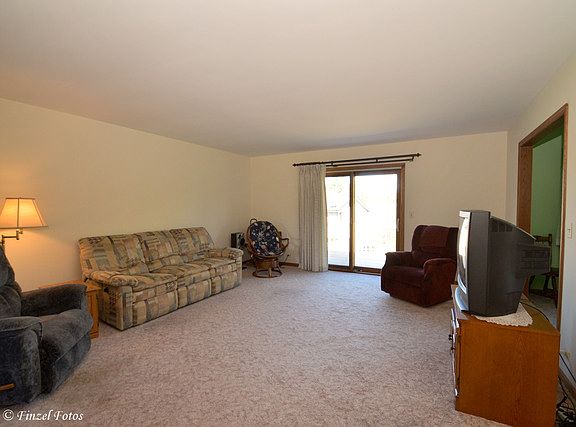 4th image of 304 Terry Ct