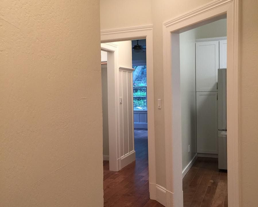 Hallway to Kitchen andLiving room areas