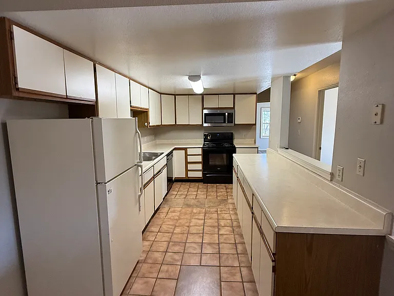 Westwind Apartments — Photo 9