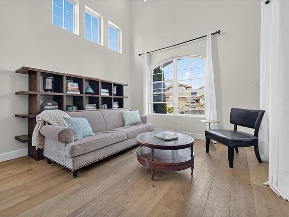 5th image of 15 Victoria Cir