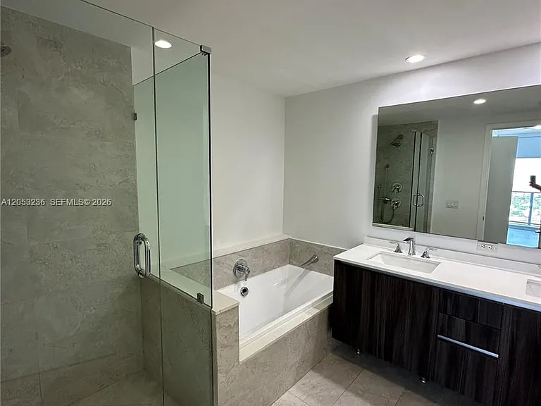 488 NE 18th St #3500 — Photo 17