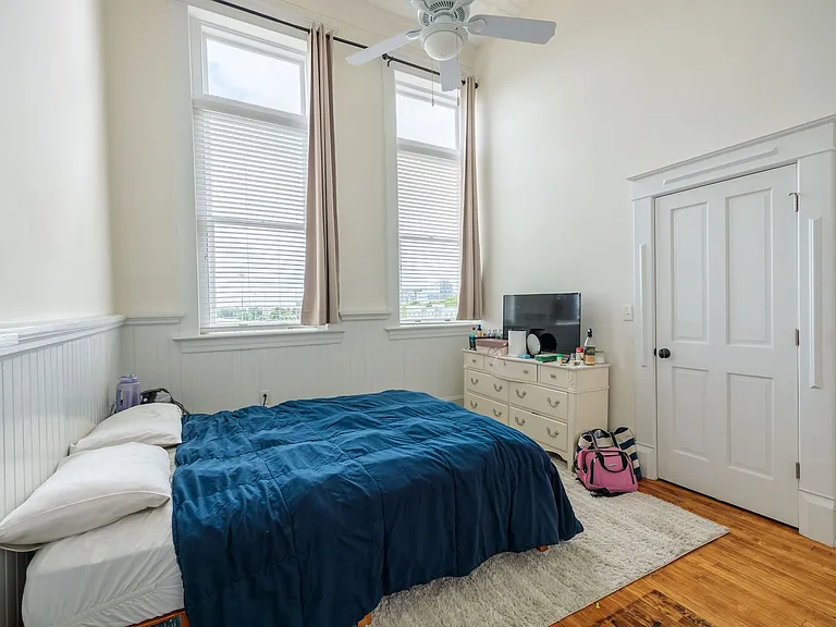 900 St James St — Photo 12