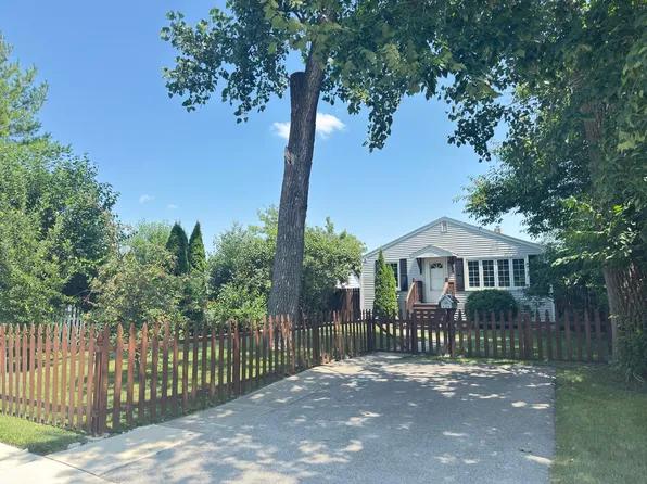 4329 Scott St, Schiller Park, IL 60176