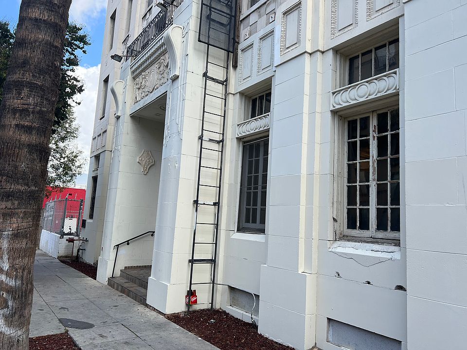 1st image of 520 1/2 S Serrano Ave #F309