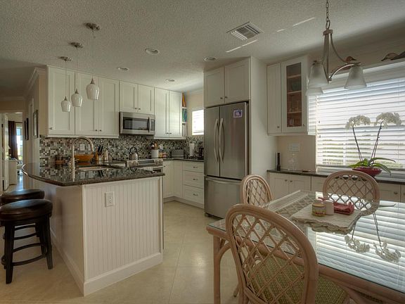 4th image of 1441 Ocean Dr APT 306