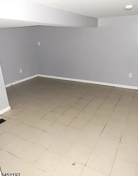 323 Irwin St — Photo 14