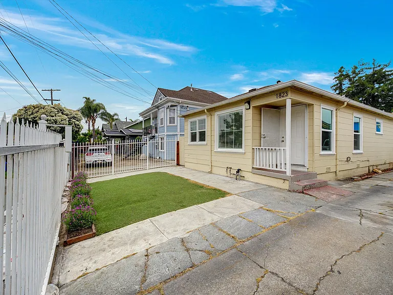 1823 96th Ave — Photo 3