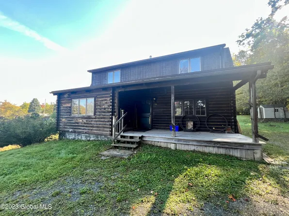 146 Holcomb Road, Averill Park, NY 12018