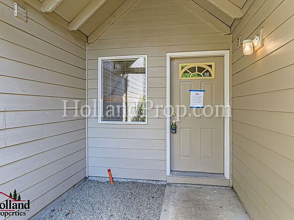 3rd image of 676 SE 5th Ave
