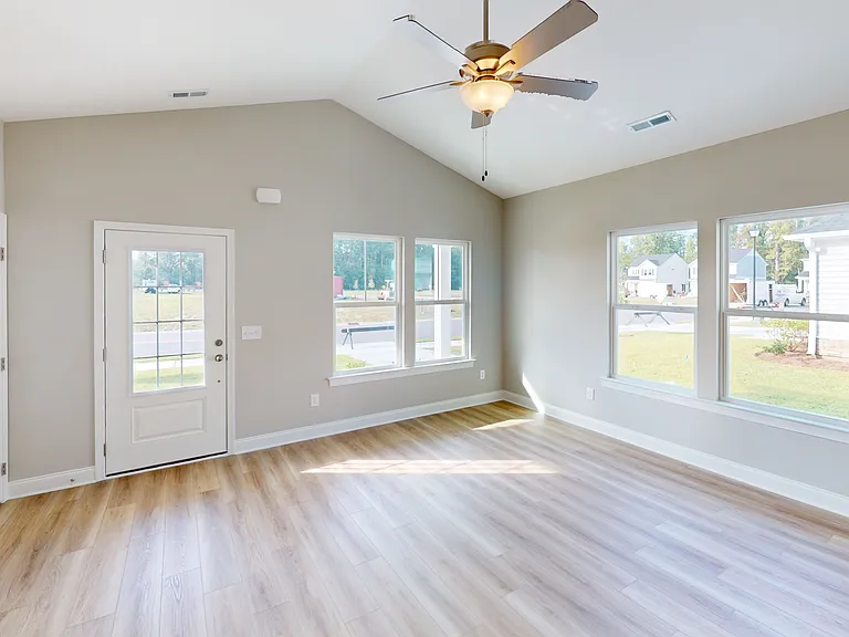 1044 Moen Loop — Photo 9