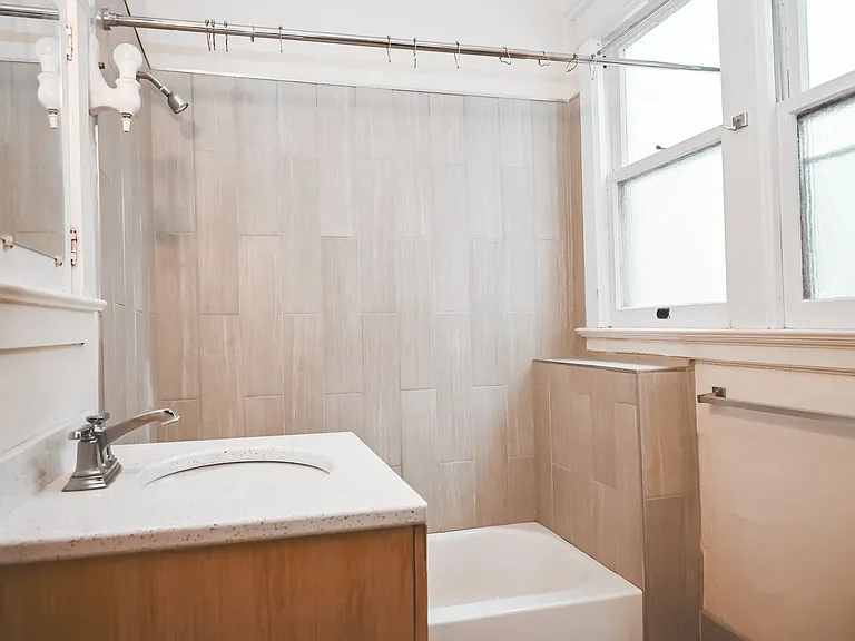 402 S 6th St — Photo 12