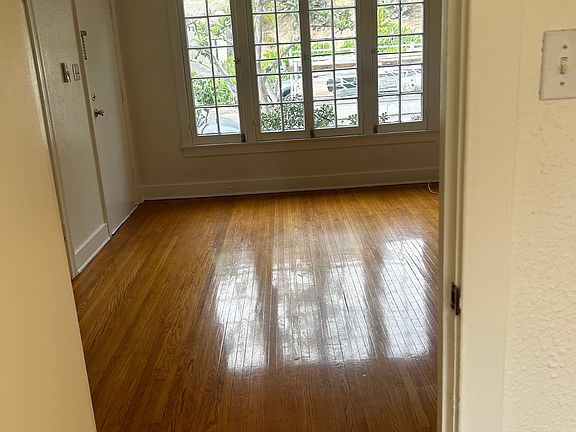 5th image of 3624 Effie St #3624