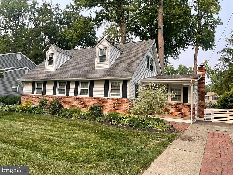 507 Webb Rd — Photo 2