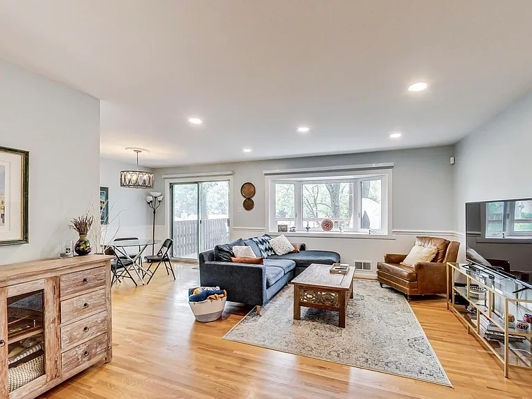 4704 Lance Ct — Photo 4