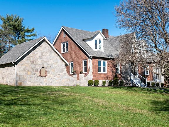3rd image of 3056 Lebanon Pike