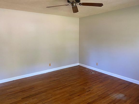 5th image of 111 Oak Circle Dr
